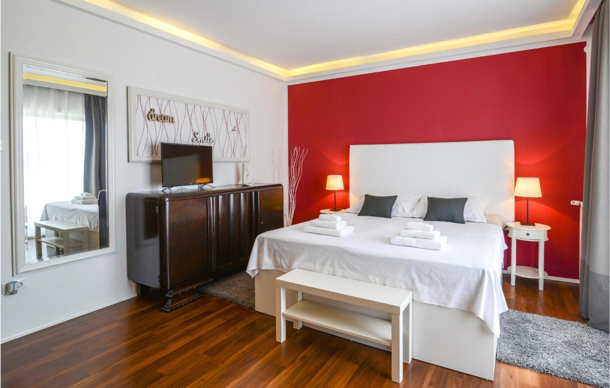 5 Bedroom Beautiful In