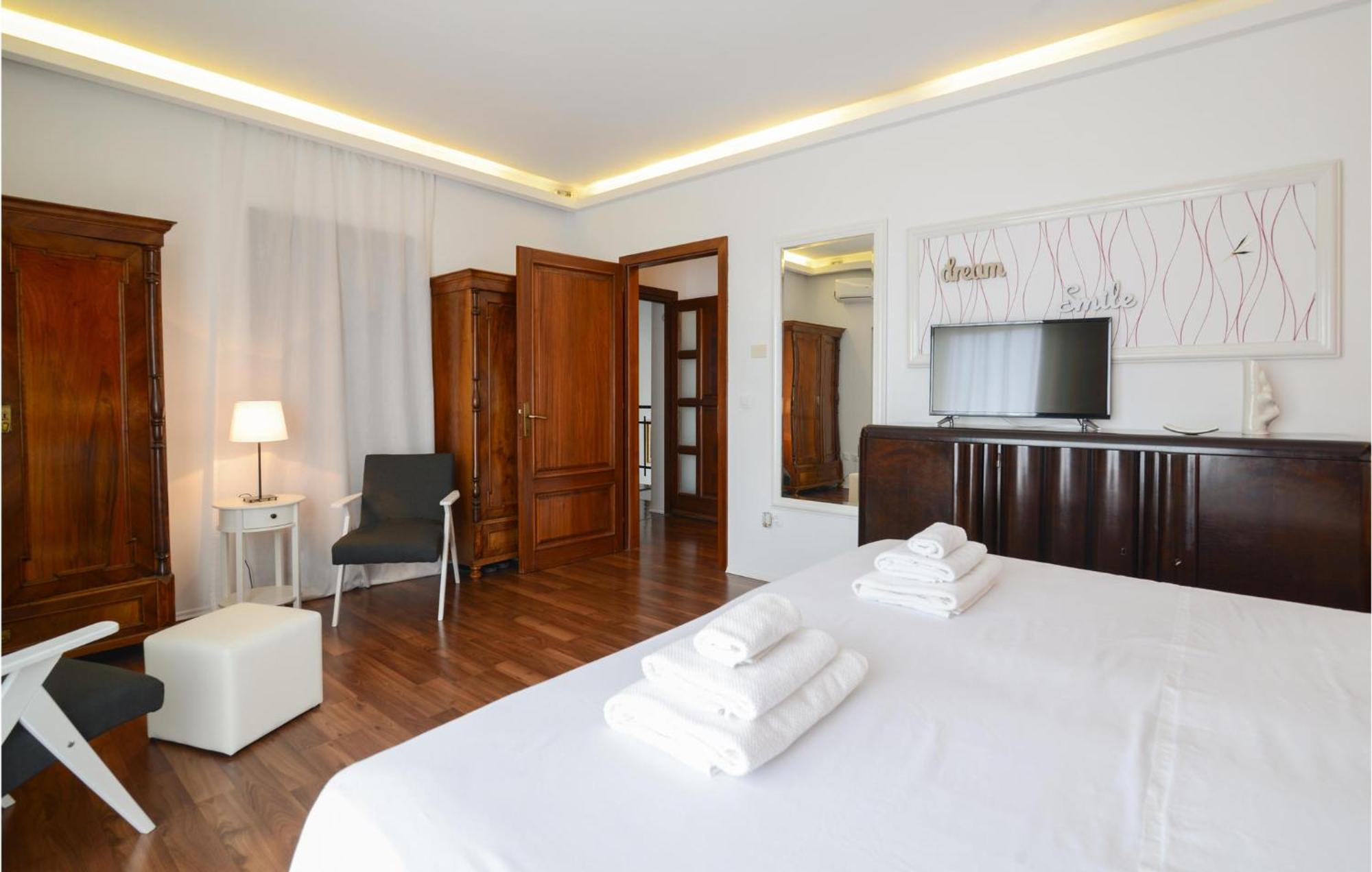 Ferienhaus 5 Bedroom Beautiful In