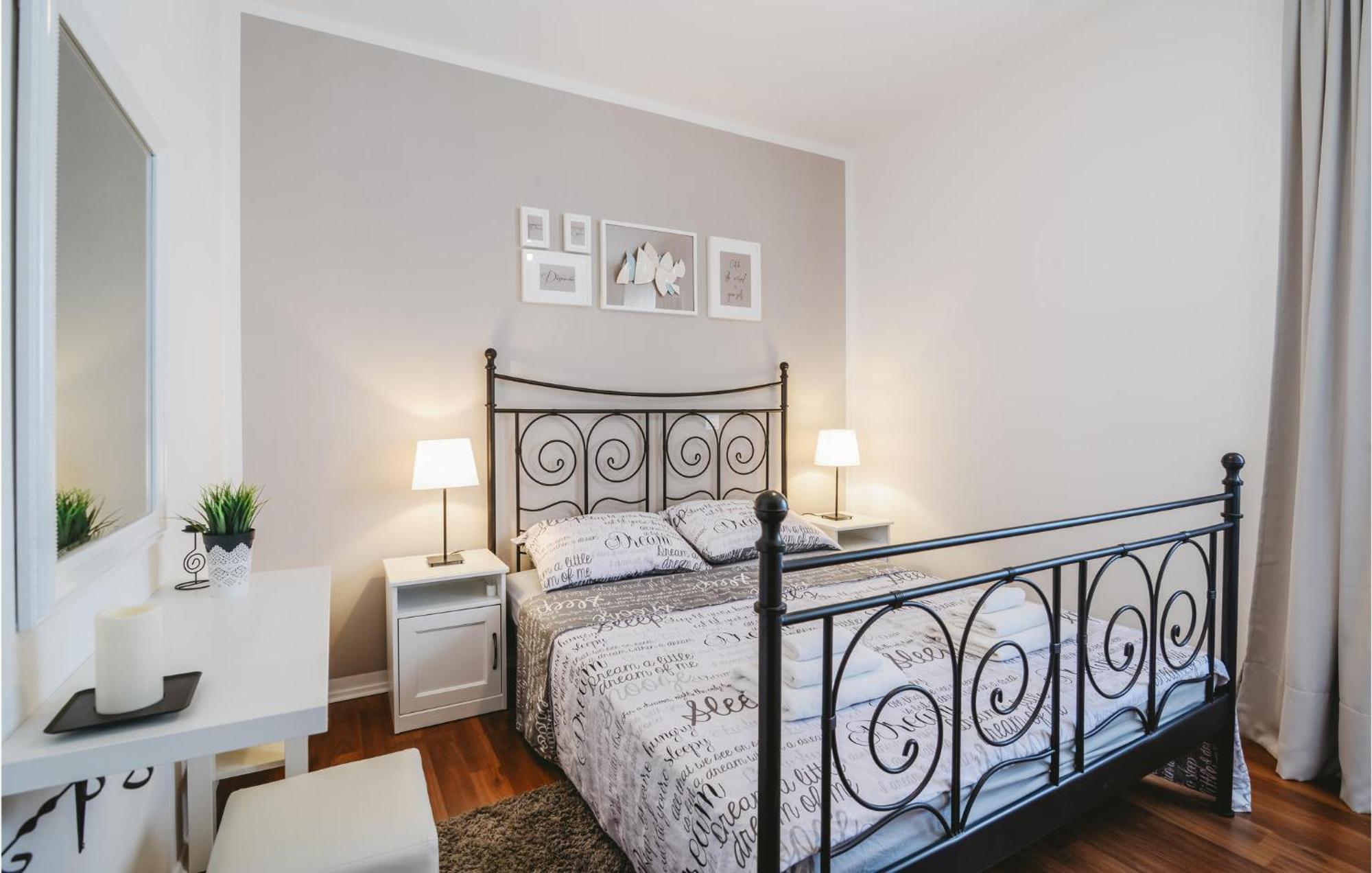 5 Bedroom Beautiful In