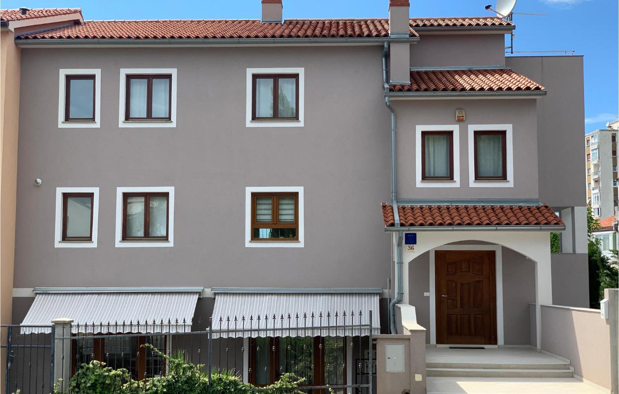 5 Bedroom Beautiful In